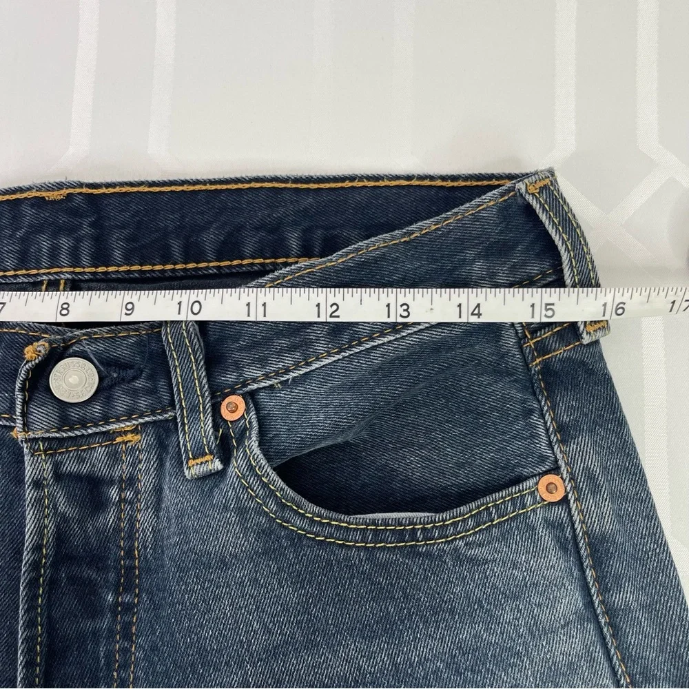 Levi's 501 Original Fit Medium Dark Wash Straight Leg Jeans W30 L32